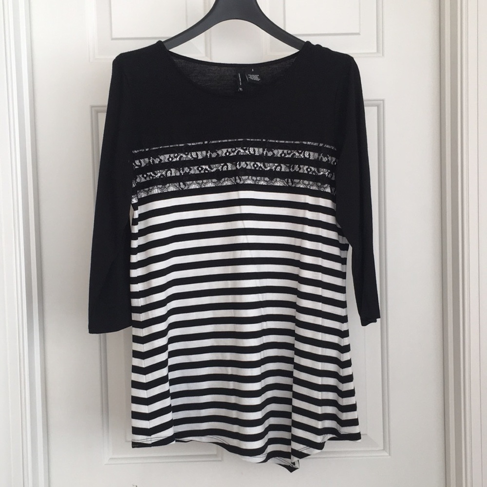 New Directions Women’s Top S Striped Black White 3/4 Sleeves Lace NWOT